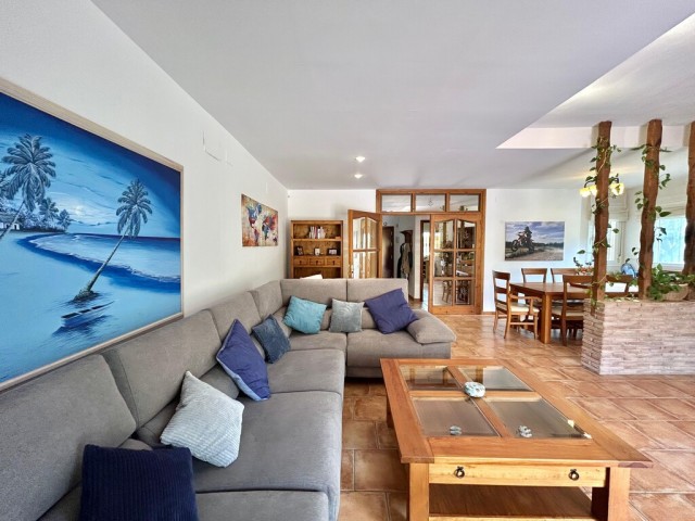 4 Bedrooms Villa in Estepona