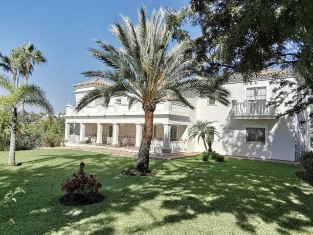 5 Soveroms Villa i Estepona