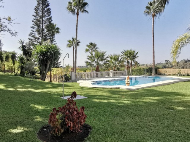 5 Soveroms Villa i Estepona