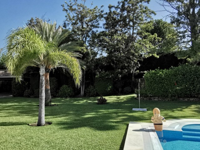 5 Soveroms Villa i Estepona