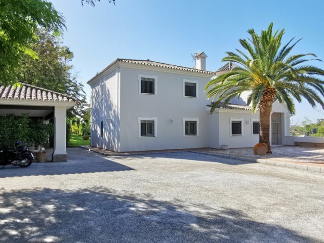 5 Soveroms Villa i Estepona