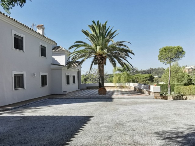 5 Soveroms Villa i Estepona