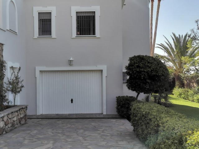 5 Soveroms Villa i Estepona