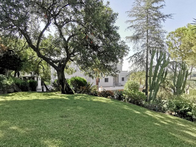 5 Soveroms Villa i Estepona