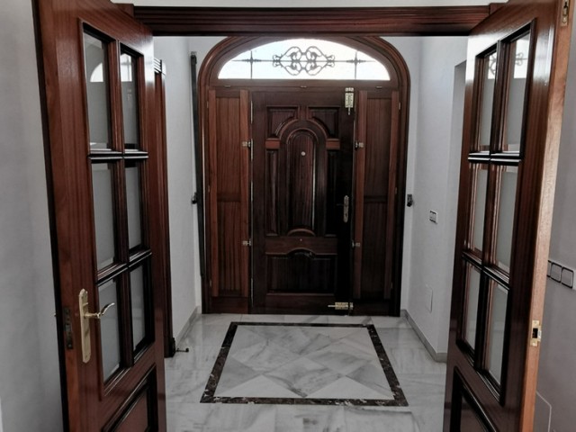 5 Soveroms Villa i Estepona