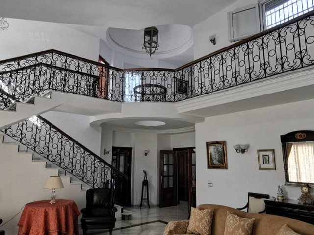 5 Soveroms Villa i Estepona