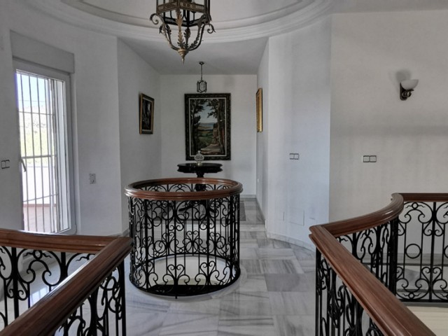 5 Soveroms Villa i Estepona