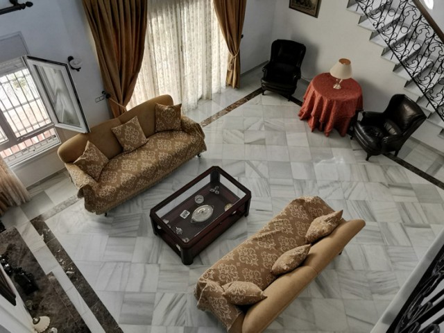 5 Soveroms Villa i Estepona