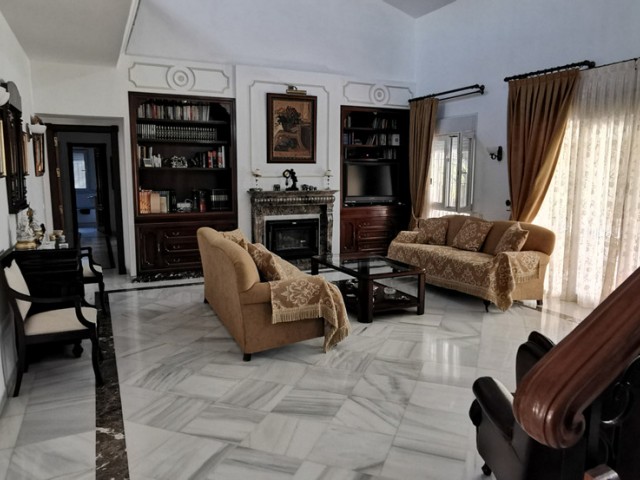 5 Soveroms Villa i Estepona