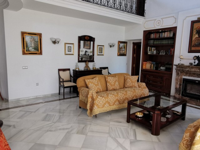 5 Soveroms Villa i Estepona