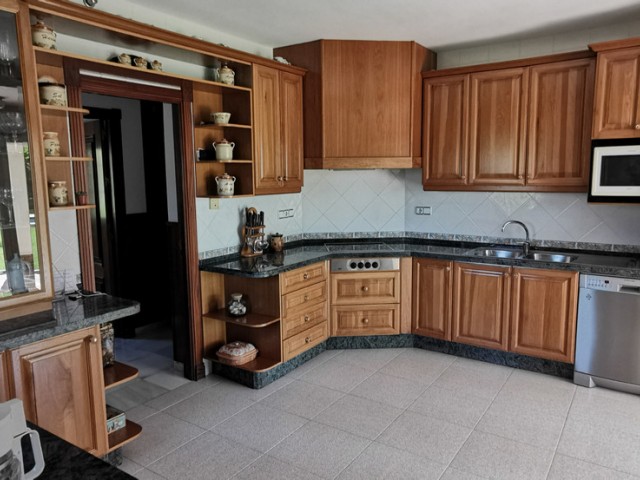 5 Soveroms Villa i Estepona