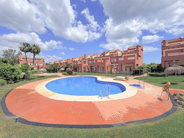 Maison mitoyenne avec 4 Chambres  à Sotogrande