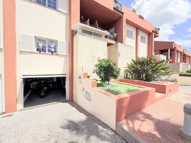 Maison mitoyenne avec 4 Chambres  à Sotogrande