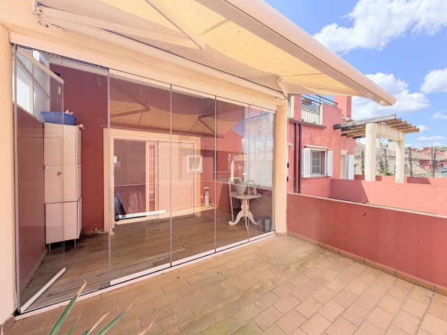 Maison mitoyenne avec 4 Chambres  à Sotogrande