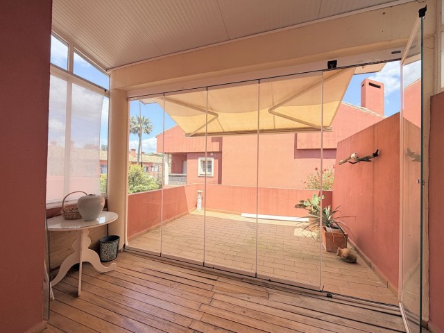 Maison mitoyenne avec 4 Chambres  à Sotogrande