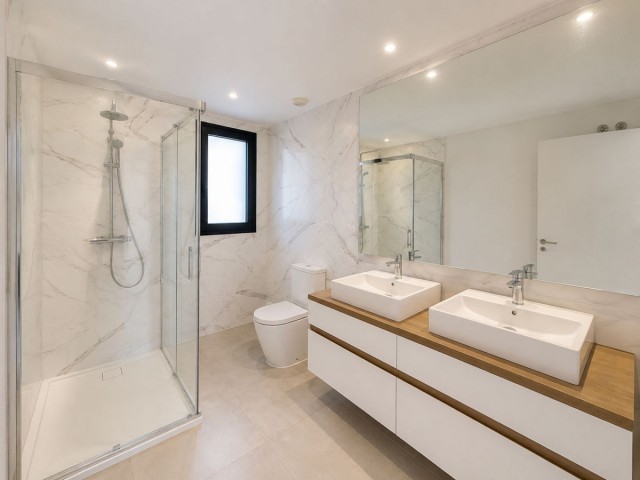 Appartement avec 3 Chambres  à Estepona
