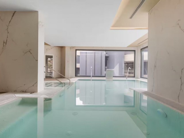 Appartement avec 3 Chambres  à Estepona