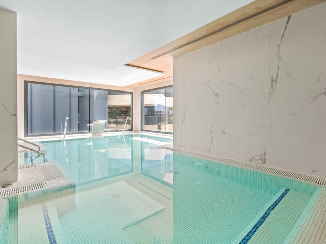 Appartement avec 3 Chambres  à Estepona