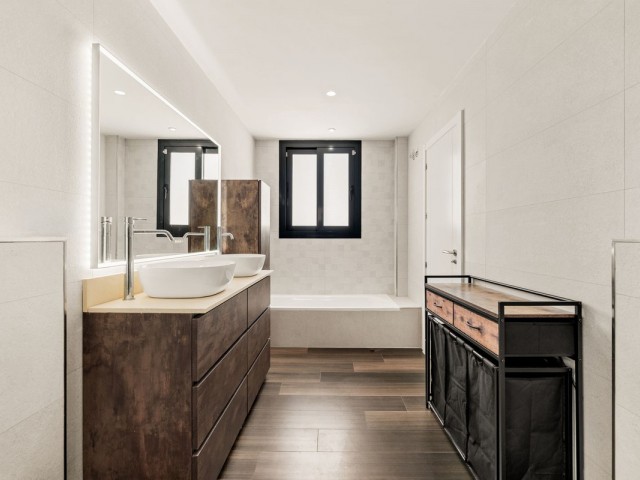 Appartement avec 3 Chambres  à Estepona