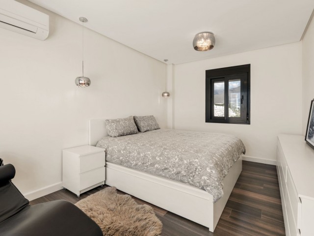 Appartement avec 3 Chambres  à Estepona