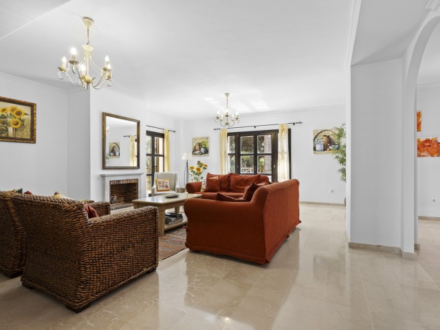 5 Bedrooms Villa in Guadalmina Alta
