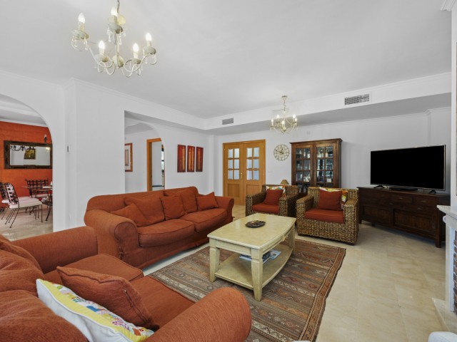 5 Bedrooms Villa in Guadalmina Alta