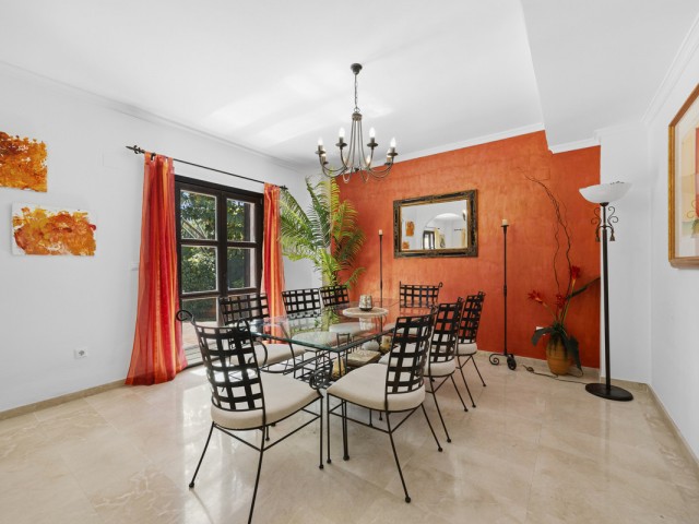 5 Bedrooms Villa in Guadalmina Alta