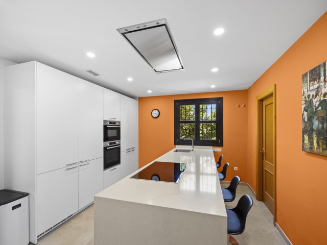 5 Bedrooms Villa in Guadalmina Alta