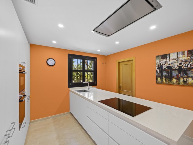 5 Bedrooms Villa in Guadalmina Alta