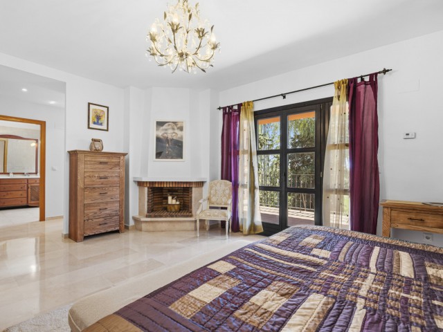 5 Bedrooms Villa in Guadalmina Alta