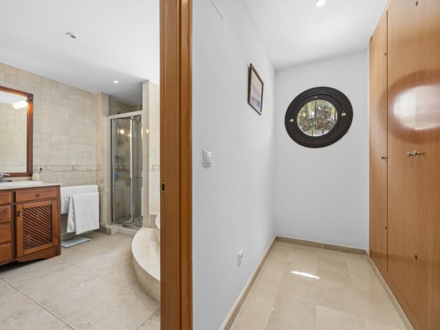 5 Bedrooms Villa in Guadalmina Alta