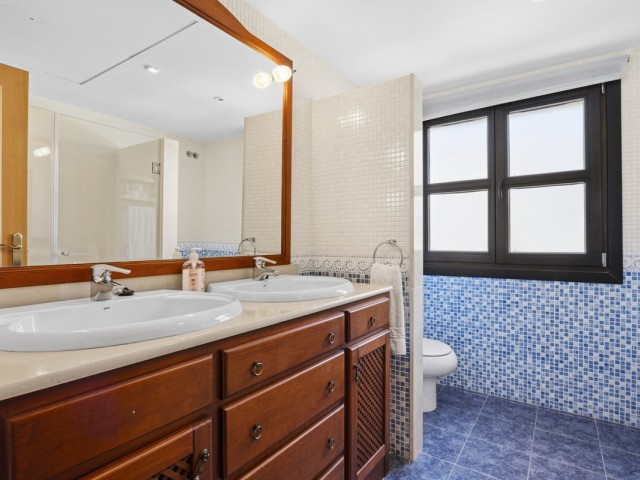 5 Bedrooms Villa in Guadalmina Alta