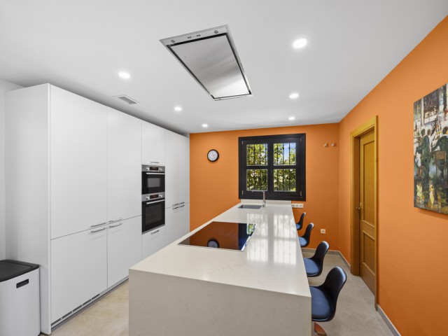 5 Bedrooms Villa in Guadalmina Alta