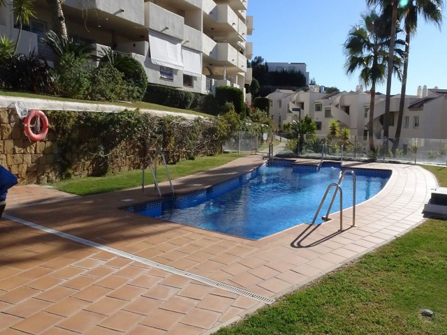 2 Bedrooms Apartment in Elviria