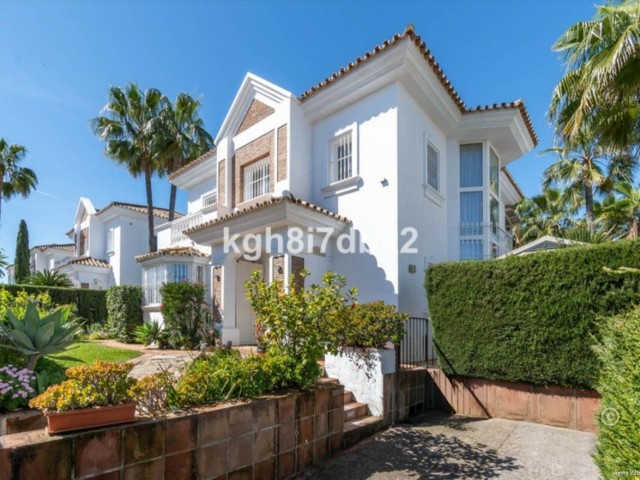 4 Makuuhuoneen Huvila Estepona