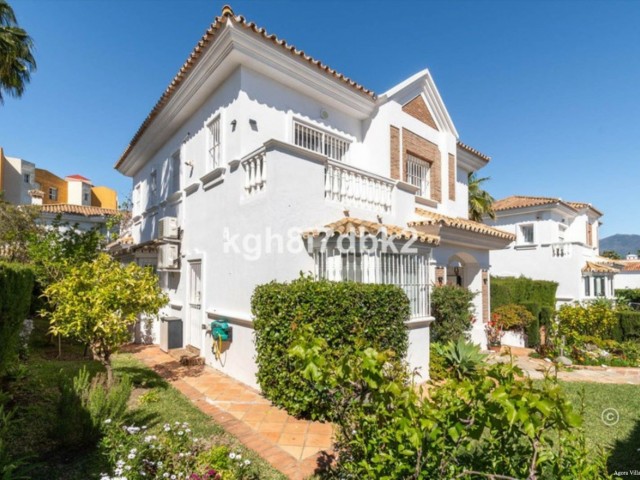 4 Makuuhuoneen Huvila Estepona