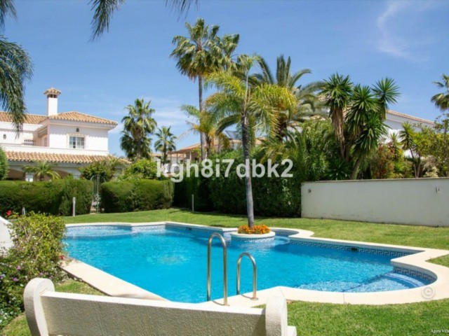 4 Makuuhuoneen Huvila Estepona