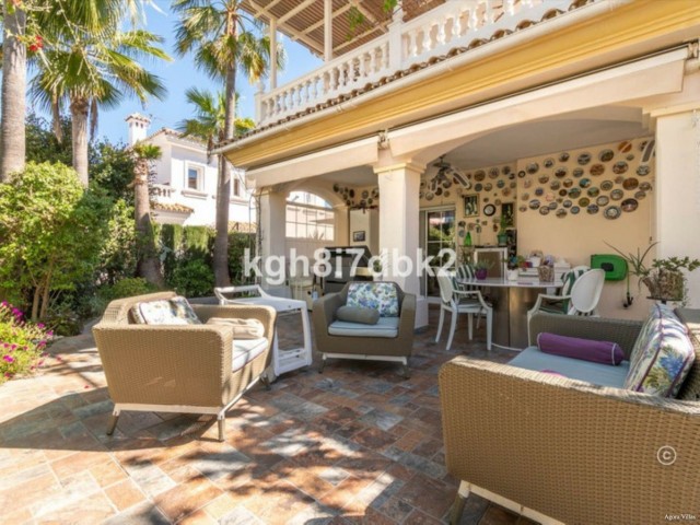 4 Makuuhuoneen Huvila Estepona
