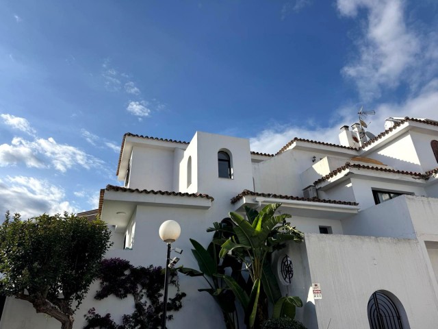3 Bedrooms Townhouse in New Golden Mile
