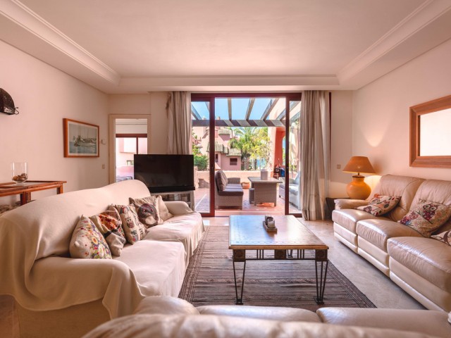Appartement avec 3 Chambres  à Estepona