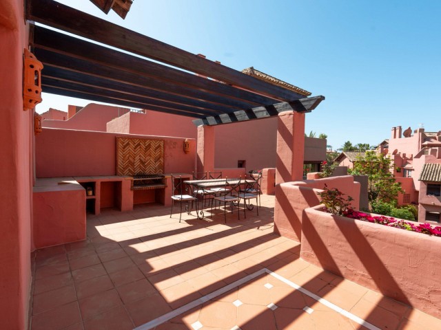 Appartement avec 3 Chambres  à Estepona