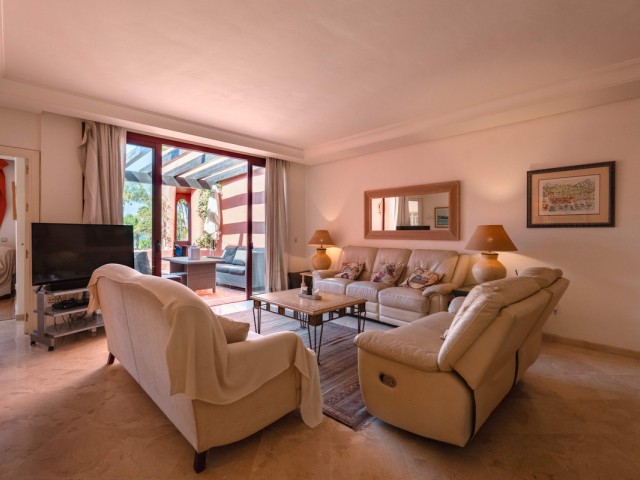 Appartement avec 3 Chambres  à Estepona