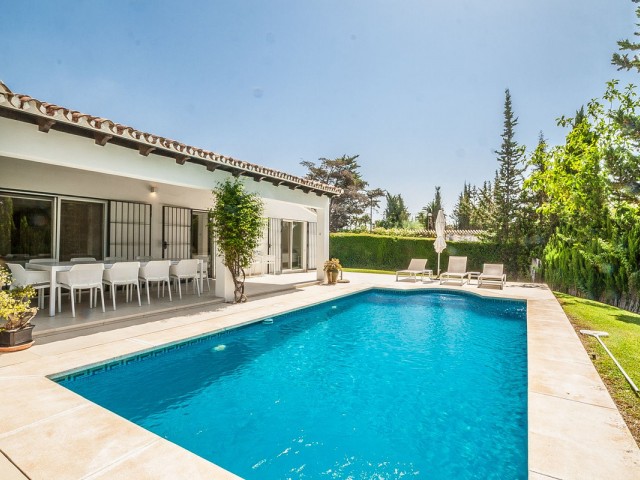 5 Sovrums Villa i Elviria