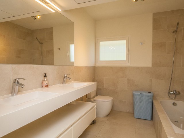 5 Sovrums Villa i Elviria