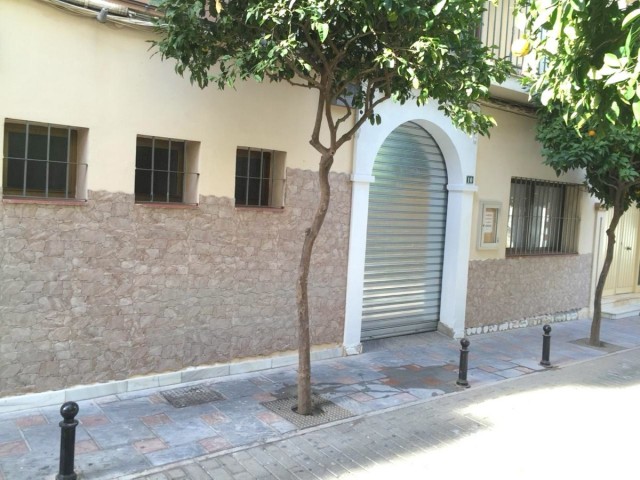 Comercial con 0 Dormitorios  en Fuengirola