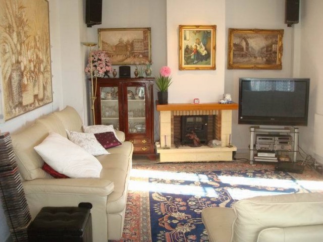 Maison mitoyenne avec 3 Chambres  à Mijas