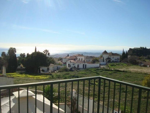 Maison mitoyenne avec 3 Chambres  à Mijas