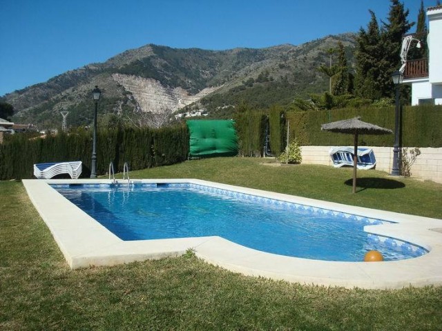Maison mitoyenne avec 3 Chambres  à Mijas