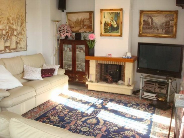 Maison mitoyenne avec 3 Chambres  à Mijas