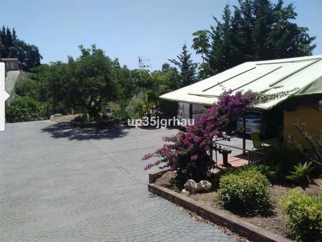 Appartement avec 3 Chambres  à Estepona